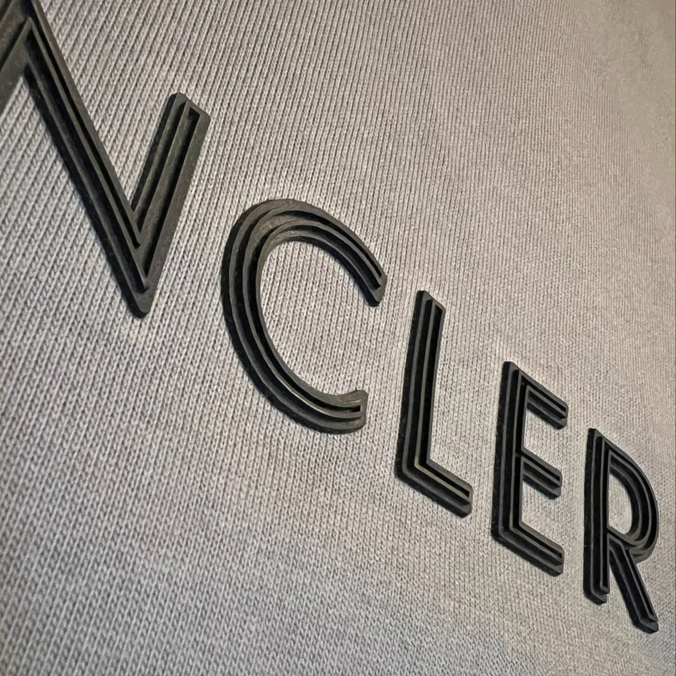 MONCLER Rubberized T-shirt Grijs