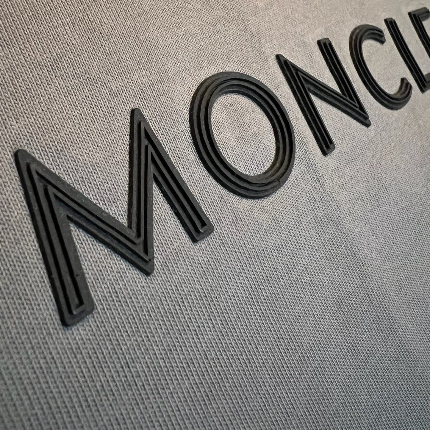 MONCLER Rubberized T-shirt Grijs